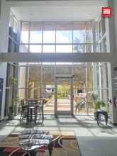 950 Lawrence Dr, Thousand Oaks, CA for lease Building Photo- Image 2 of 11