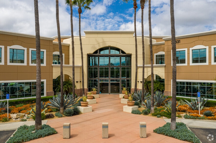 25521 Commercentre Dr, Lake Forest, CA for lease - Building Photo - Image 1 of 6