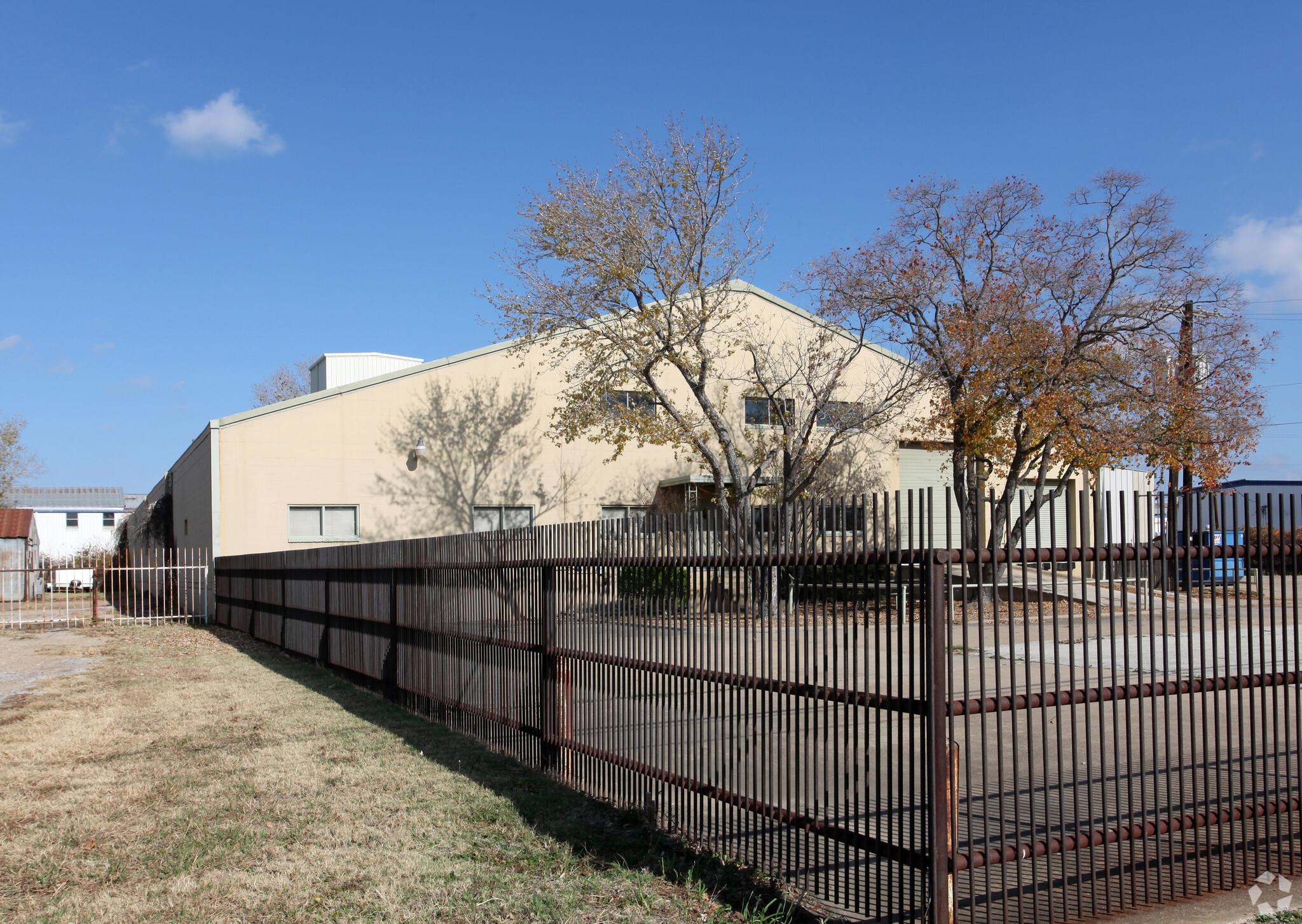 8331 Hoyle Ave, Dallas, TX à vendre Photo du bâtiment- Image 1 de 1