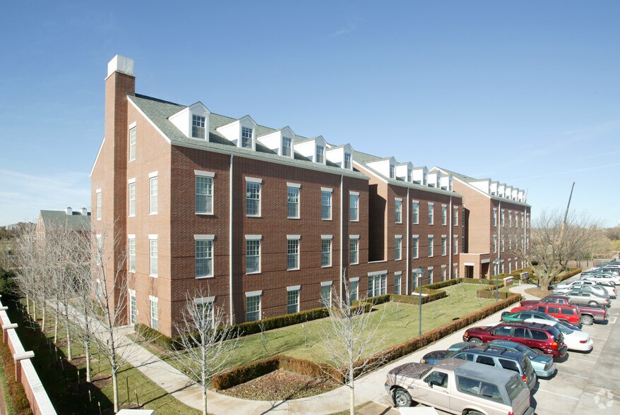 6015 N Classen Blvd, Oklahoma City, OK à louer - Photo du bâtiment - Image 2 de 6