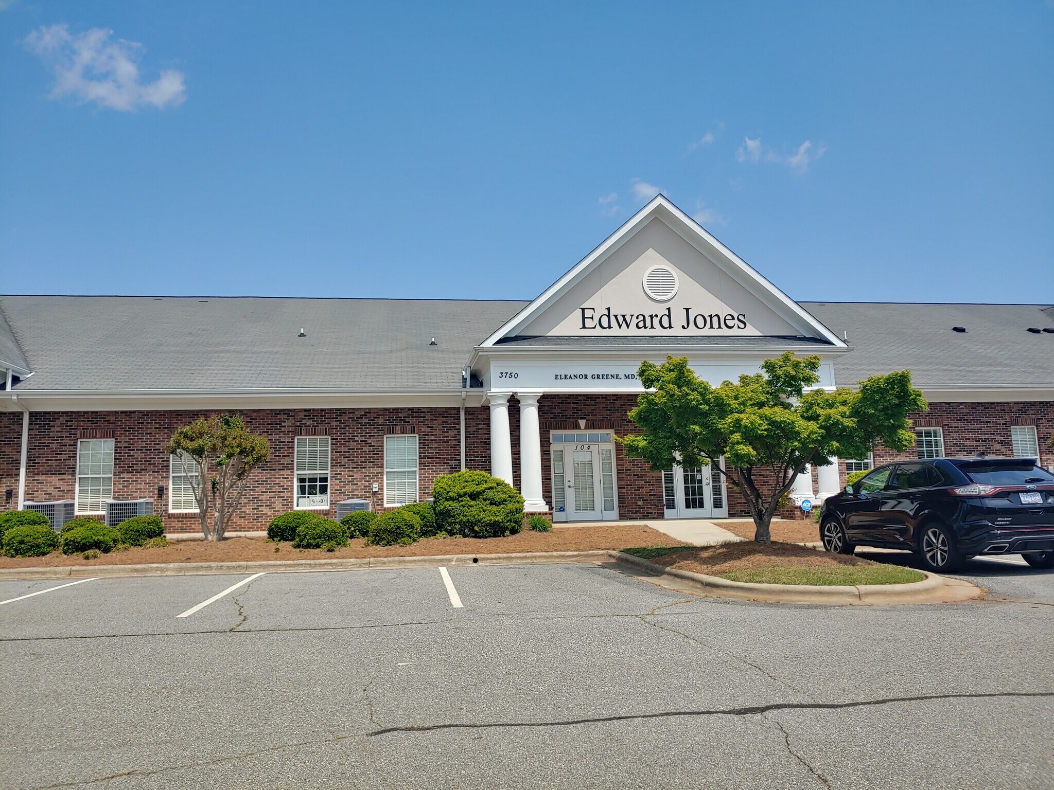 3750 Admiral Dr, High Point, NC à vendre Photo du bâtiment- Image 1 de 1