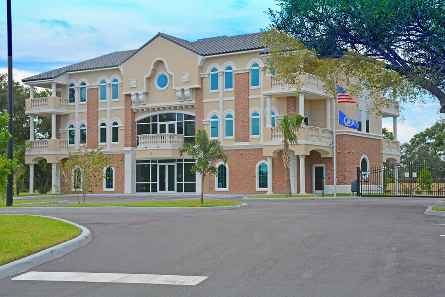 2 Suntree Pl, Melbourne, FL à louer - Photo du bâtiment - Image 1 de 3