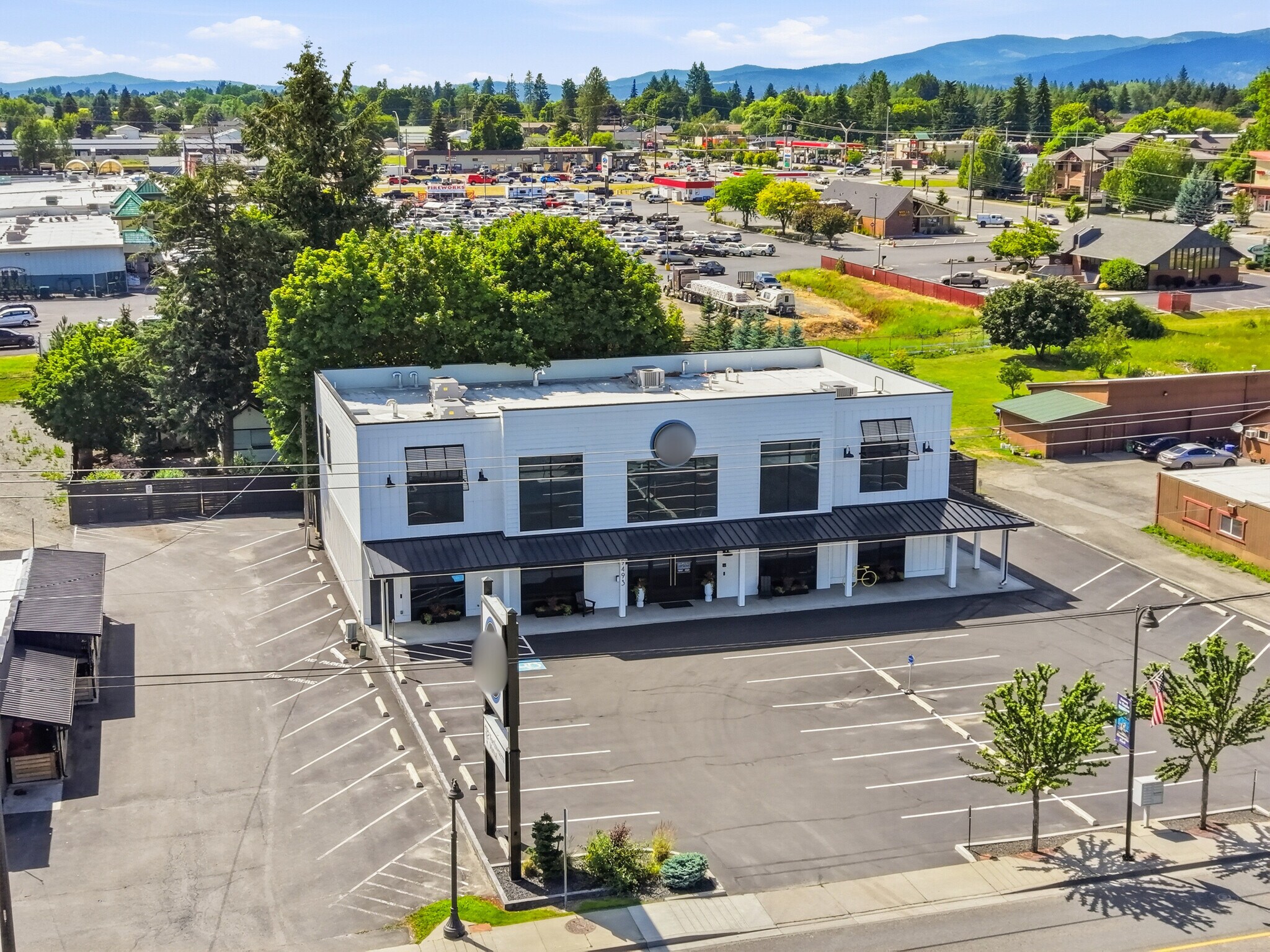 9493 N Government Way, Hayden, ID à vendre Photo du bâtiment- Image 1 de 44