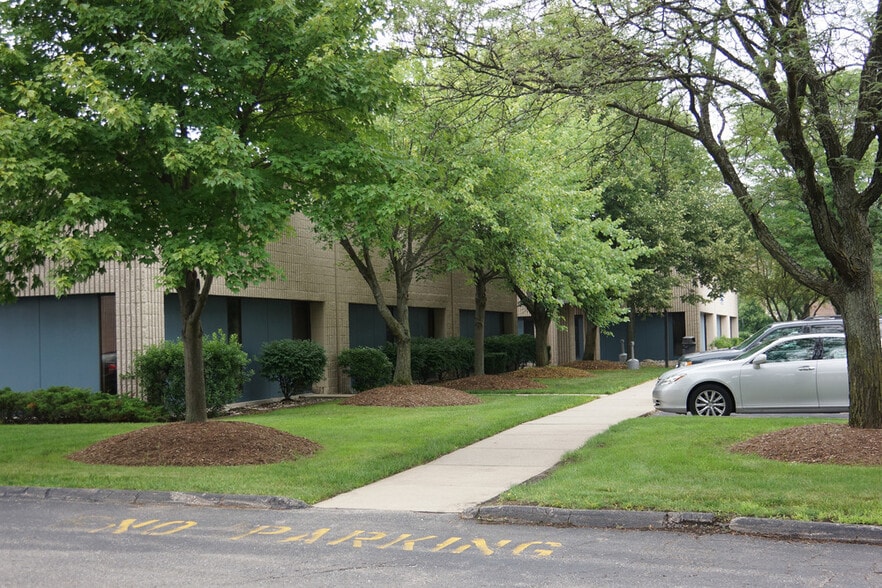 14115 Farmington Rd, Livonia, MI for lease - Building Photo - Image 3 of 4