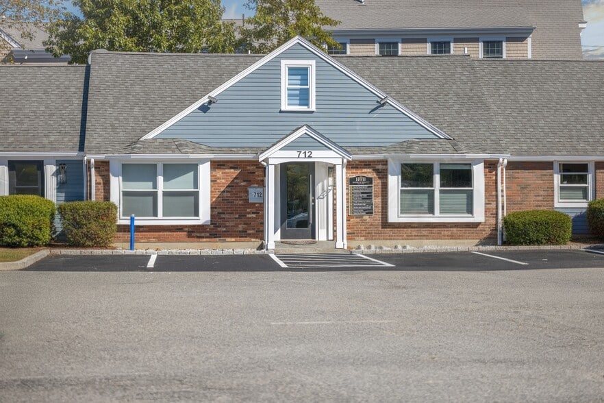 712 Main St, Hyannis, MA for sale - Building Photo - Image 3 of 76