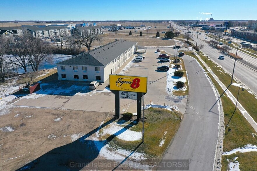 3205 S Locust St, Grand Island, NE à vendre - Photo du bâtiment - Image 3 de 48