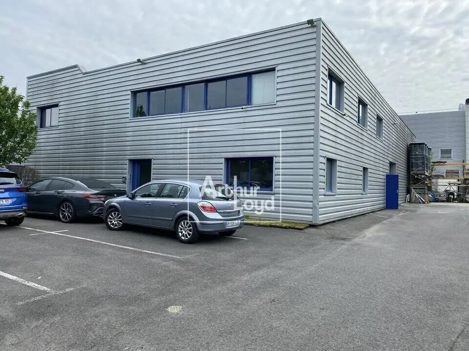 Office in Grigny for lease Building Photo- Image 1 of 6