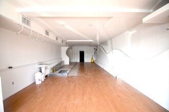 122-132 Shore Rd, Port Washington, NY for lease Interior Photo- Image 2 of 4