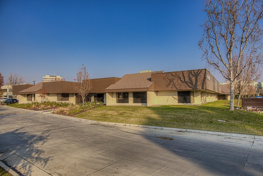5300 Lennox Ave, Bakersfield, CA for sale - Building Photo - Image 3 of 13