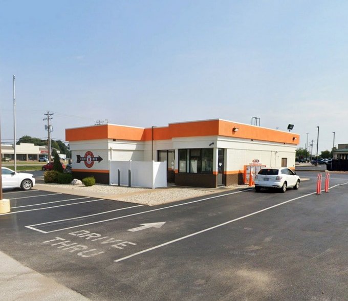 648 Carlyle Ave, Belleville, IL for sale - Building Photo - Image 2 of 4