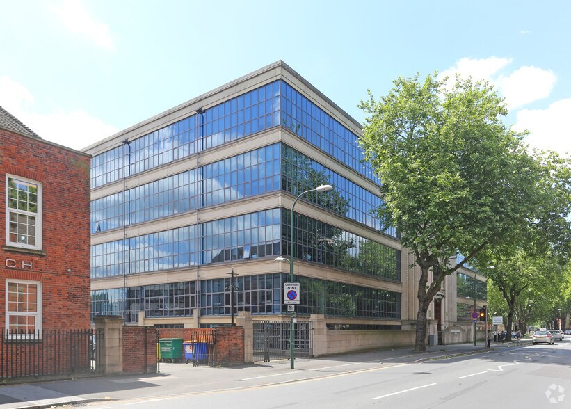 Castle Blvd, Nottingham à louer - Photo du bâtiment - Image 3 de 6