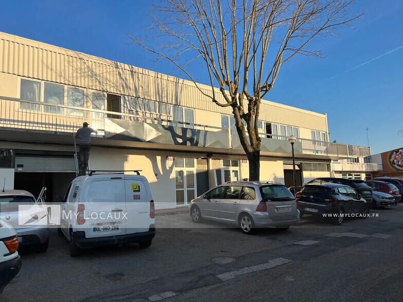 Flex dans Cergy à louer - Photo du bâtiment - Image 1 de 9
