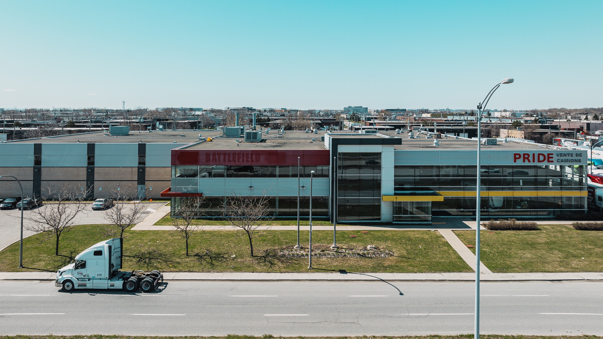 3000 Boul Pitfield, Montréal, QC à vendre Photo du bâtiment- Image 1 de 7