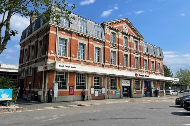 Station Rd, Newton Abbot à louer Photo principale- Image 1 de 2