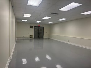 164-166 N Gilbert St, South Elgin, IL for lease Interior Photo- Image 2 of 7