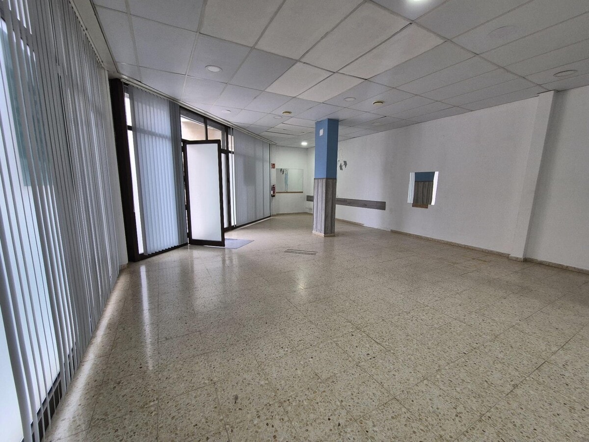 Pineda de Mar, BAR 08397 - Unit 1-2-3 - - Interior Photo - Image 2 of 18