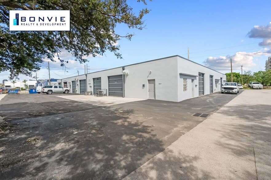 201-215 SW 21st St, Fort Lauderdale, FL for sale - Building Photo - Image 1 of 37