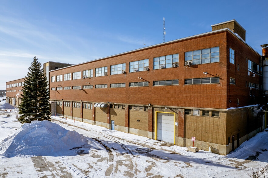 300 Rue de la Berge-du-Canal, Montréal, QC for lease - Building Photo - Image 2 of 6