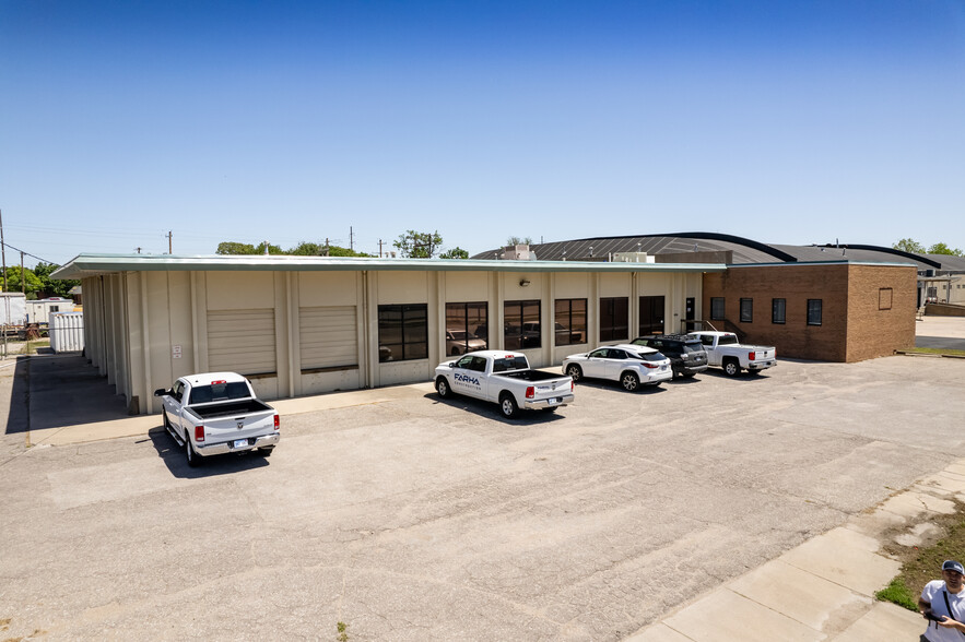 1360 N Mosley St, Wichita, KS for lease - Building Photo - Image 1 of 21