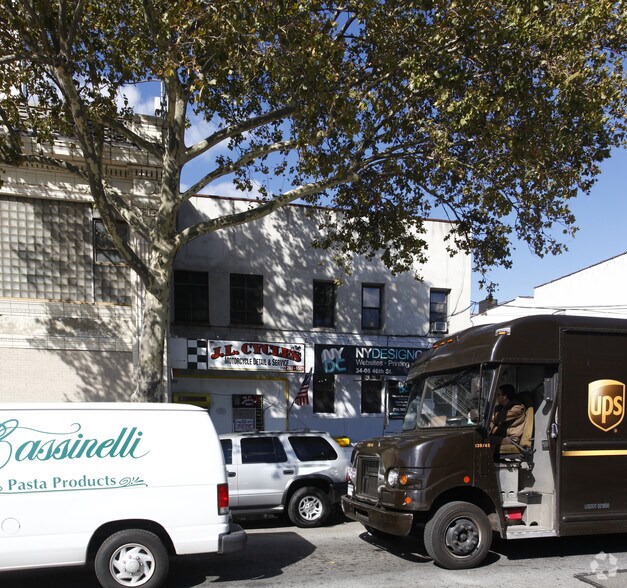 34-08 46th St, Long Island City, NY à vendre - Photo du bâtiment - Image 2 de 4