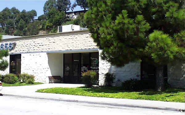 4656 Mission Gorge Pl, San Diego, CA à louer - Photo du bâtiment - Image 3 de 4