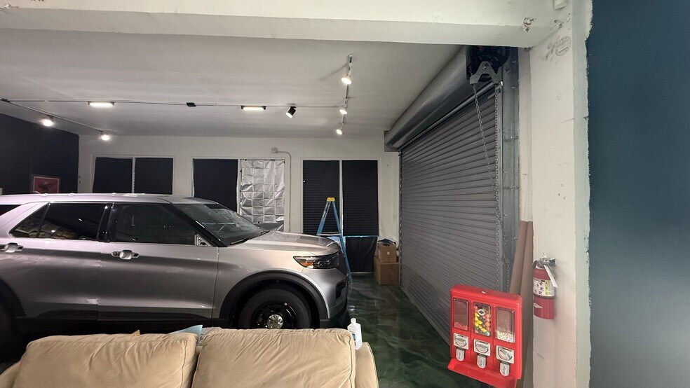 680 NW 71st St, Miami, FL à vendre - Photo du bâtiment - Image 3 de 7