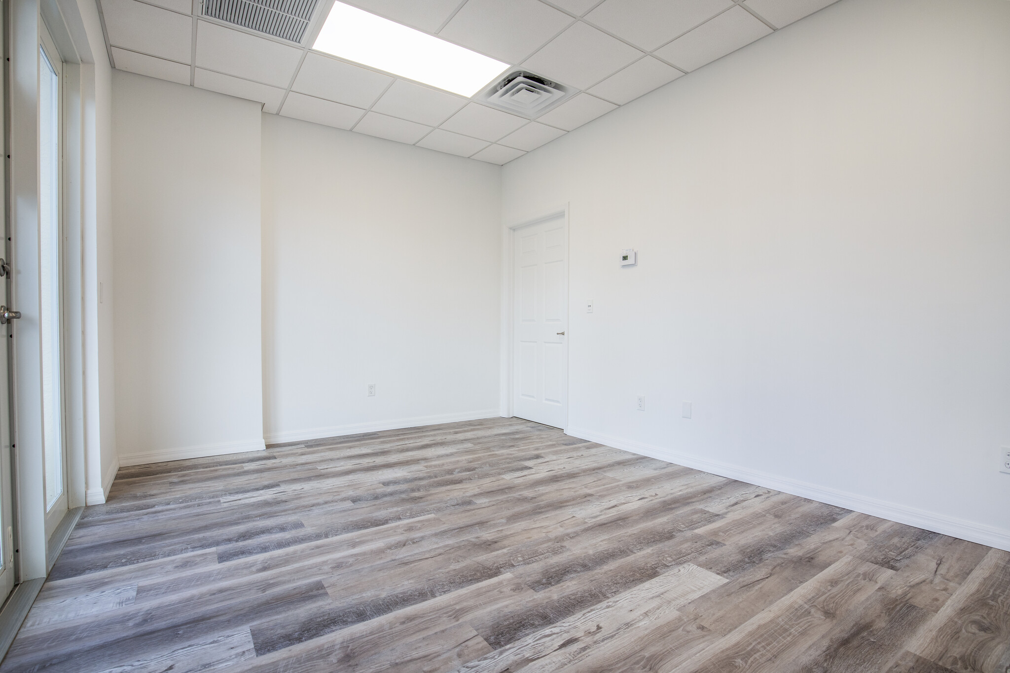 2652 SW Brigantine Pl, Port Saint Lucie, FL for lease Interior Photo- Image 1 of 3