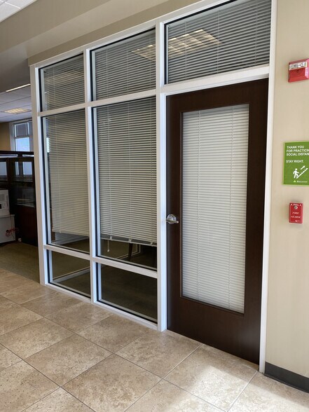 7750 N Wickham Rd, Melbourne, FL à louer - Photo du bâtiment - Image 2 de 12