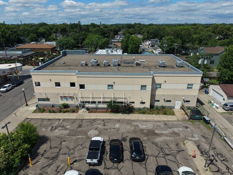 3809 S 42nd St, Minneapolis, MN à vendre - Photo du bâtiment - Image 2 de 62