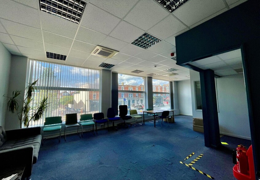 22-24 Hamlet Court Rd, Westcliff On Sea for lease - Interior Photo - Image 3 of 6