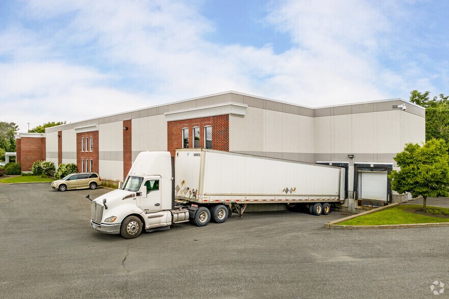 2686 Ch de la Petite-Côte, Laval, QC à vendre - Photo du bâtiment - Image 3 de 22