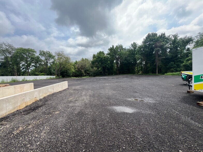 142 Blackwood Barnsboro Rd, Sewell, NJ à louer - Photo du bâtiment - Image 2 de 4