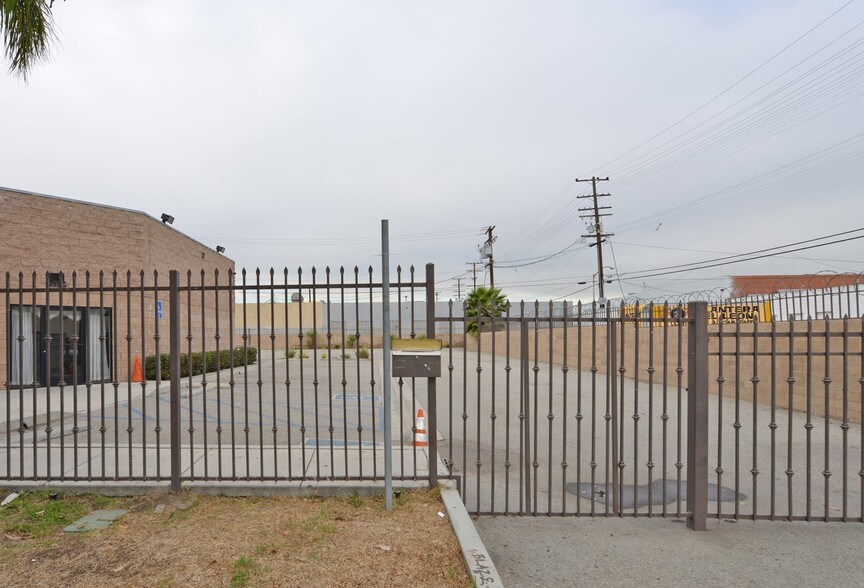 2549 E 57th St, Huntington Park, CA à vendre - Photo du bâtiment - Image 3 de 5
