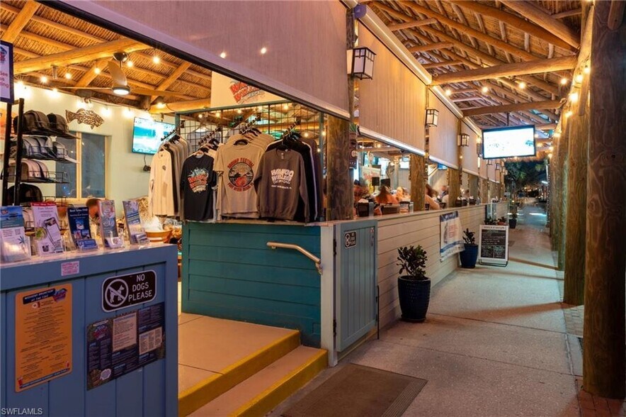 645 Old San Carlos Blvd, Fort Myers, FL for sale - Interior Photo - Image 3 of 14