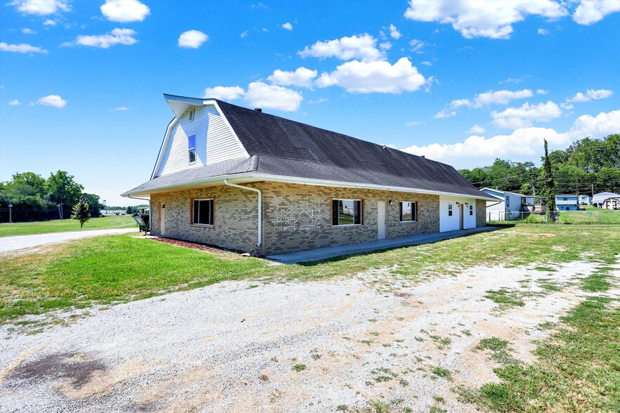 575 W County Road 175 S, Connersville, IN à vendre - Photo principale - Image 1 de 81