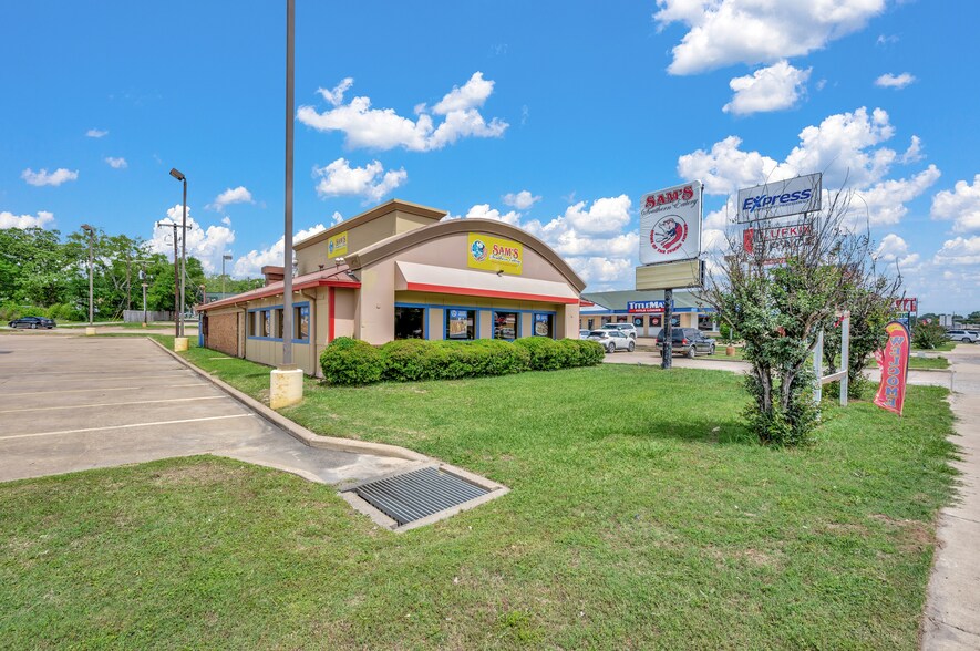 214 S Timberland Dr, Lufkin, TX à vendre - Photo du bâtiment - Image 3 de 3