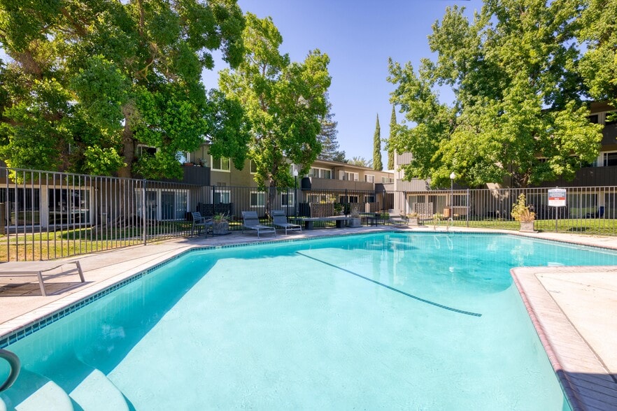 3220 Watt Ave, Sacramento, CA à vendre - Photo du bâtiment - Image 1 de 12