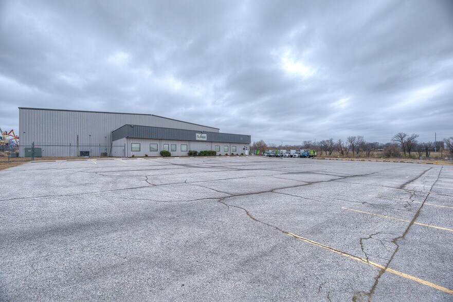 1691 N 161st East Ave, Tulsa, OK à louer - Photo du bâtiment - Image 2 de 40