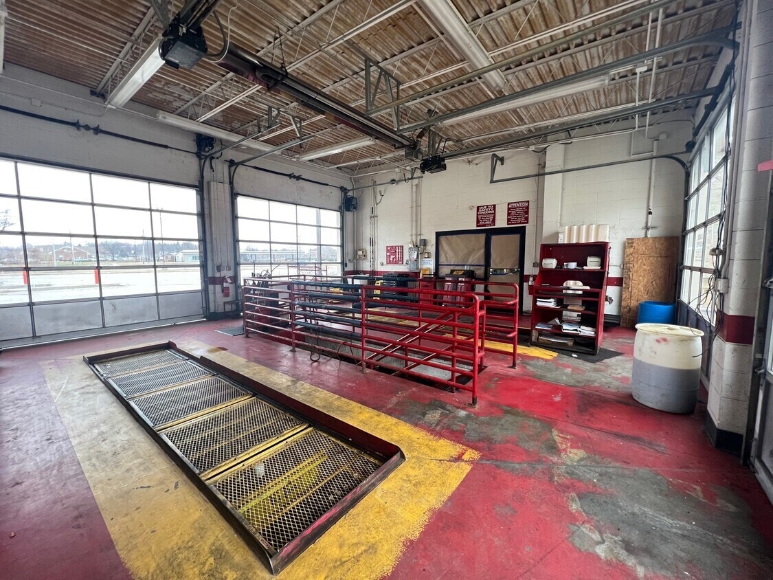 560 N State Road 135, Greenwood, IN for lease Interior Photo- Image 1 of 3