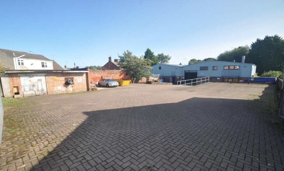 32 Charnwood Rd, Shepshed for sale - Building Photo - Image 1 of 6