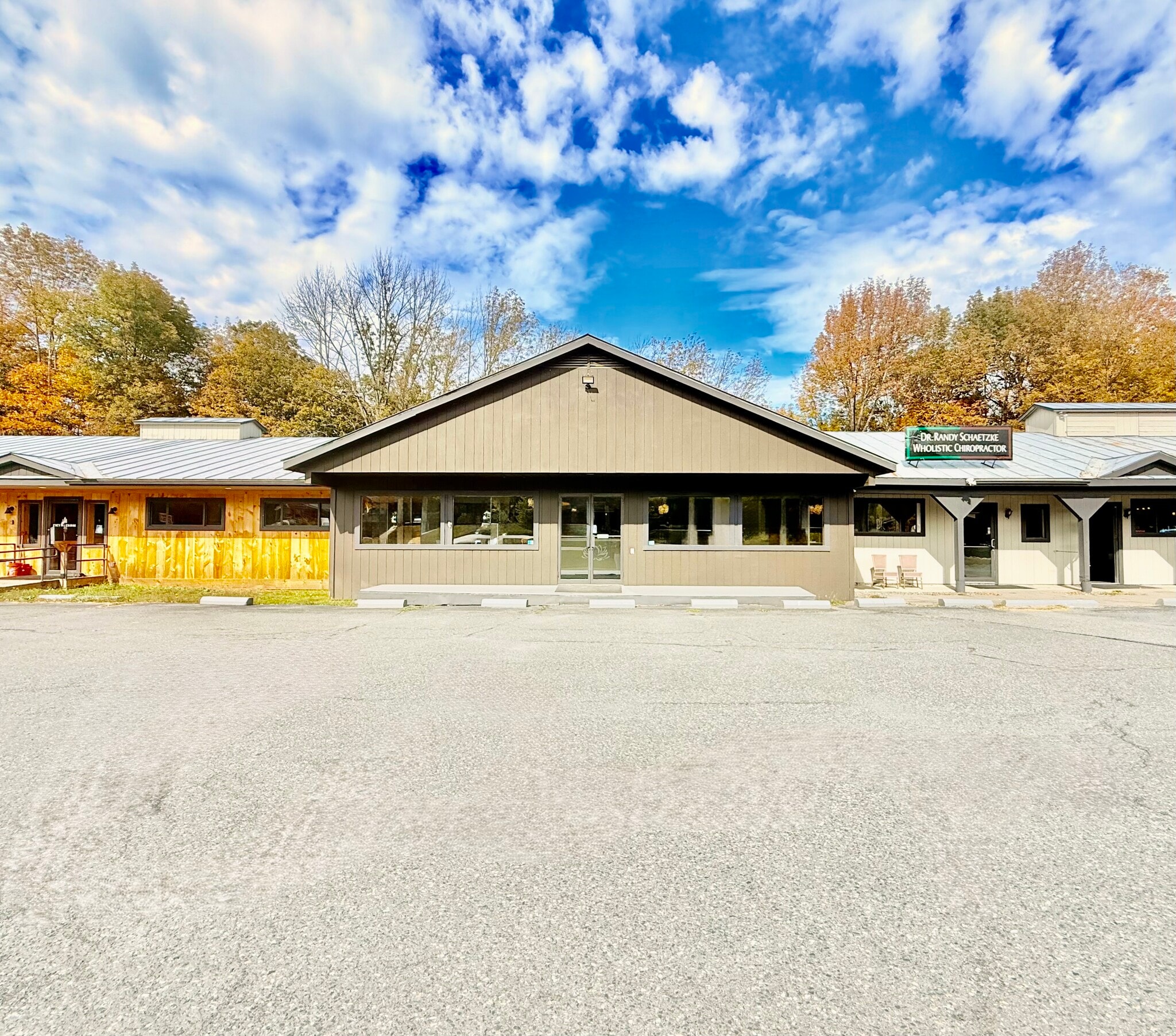 6985 Woodstock Rd, Hartford, VT for lease Primary Photo- Image 1 of 17
