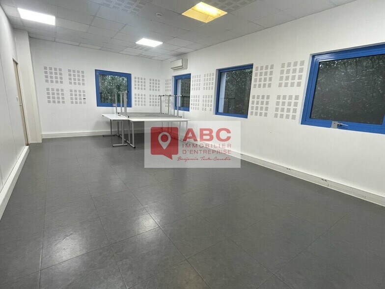 Office in Montpellier for lease - Building Photo - Image 2 of 8
