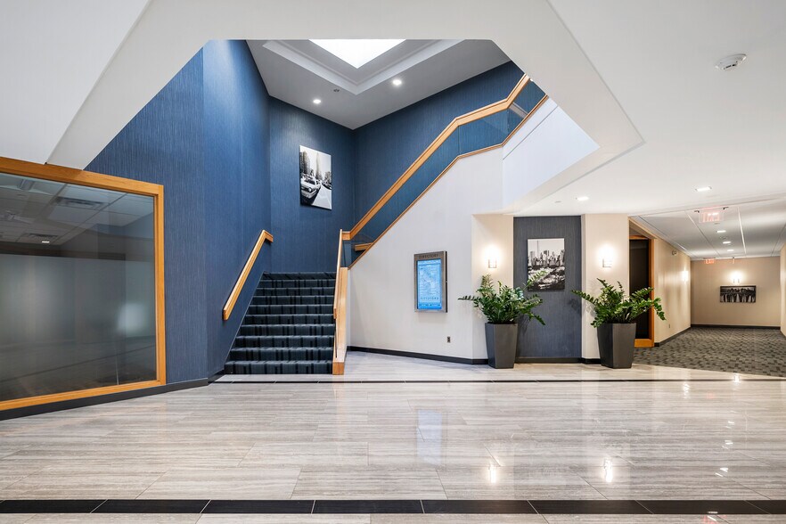 Route 96 Office Portfolio portefeuille de 2 propriétés à vendre sur LoopNet.ca - Photo du bâtiment - Image 3 de 10