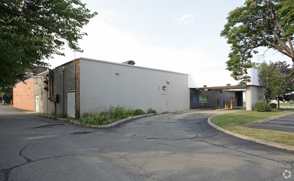 714-718 East Ave, Erie, PA à vendre - Photo du bâtiment - Image 2 de 3