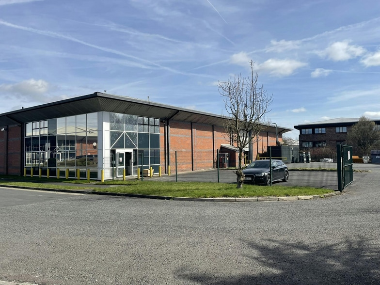 Barrs Fold Rd, Bolton for lease - Primary Photo - Image 1 of 5