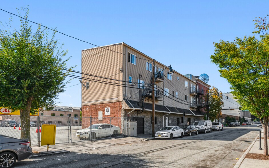 218 Mulberry St, Newark, NJ à vendre - Photo du bâtiment - Image 3 de 9
