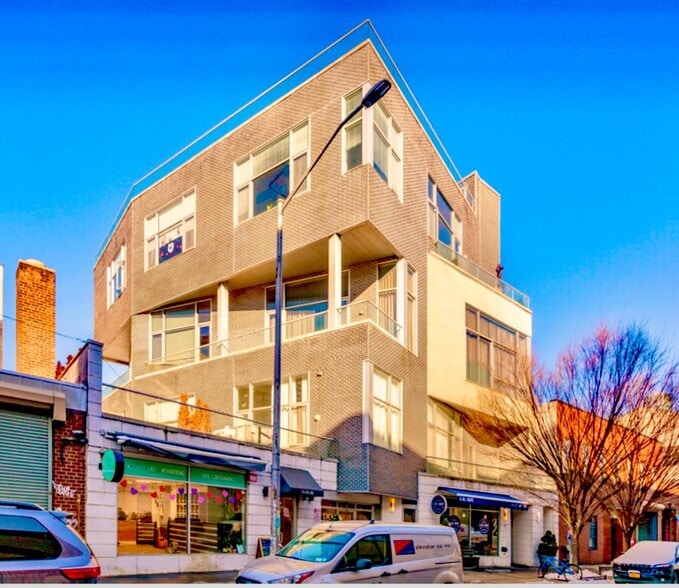 11-11 44th Rd, Long Island City, NY for sale - Primary Photo - Image 1 of 32