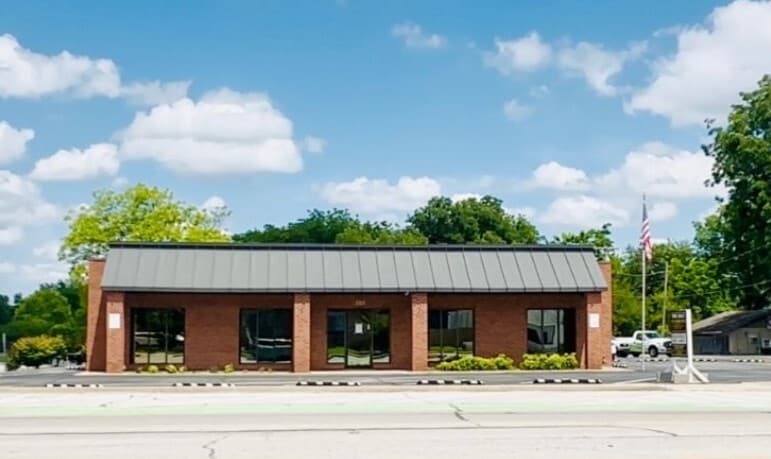 Office & Warehouse for Sale portefeuille de 2 propriétés à vendre sur LoopNet.ca - Photo principale - Image 2 de 2