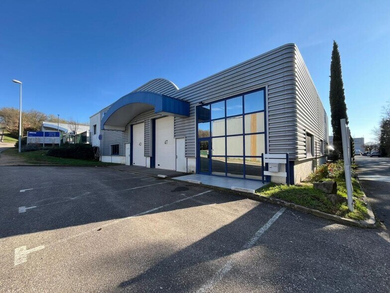 Flex in Saint-Genis-Laval for lease - Building Photo - Image 1 of 13