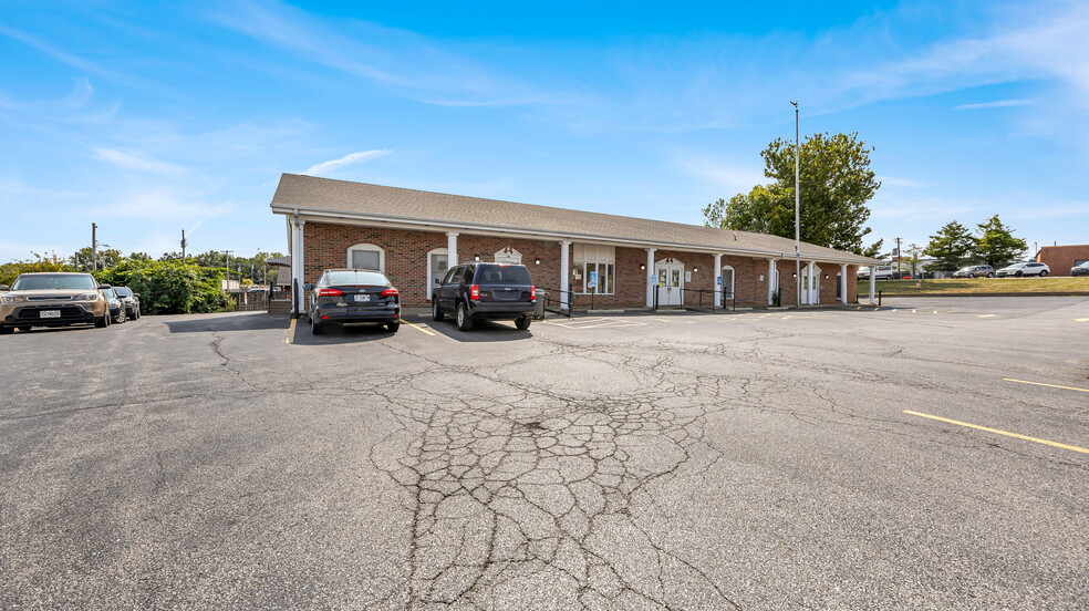 2495-2499 Raymond Dr, Saint Charles, MO for sale - Building Photo - Image 3 of 48